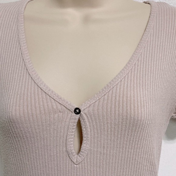 PROJECT SOCIAL Short Sleeve Tee Urban Outfitters Ribbed Keyhole Dusty Rose XS - Picture 2 of 13